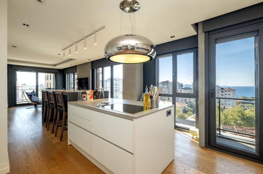 BAĞDAT CADDESİ'NE 2.BİNA,ERENKÖY DİVAN'IN SOKAĞI,DENİZ MANZARALI,BALKONLU,HAVUZLU,4+1