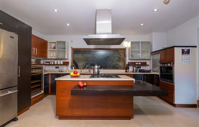 BOĞAZKENT KONAKLARI'NDA DOĞA MANZARALI 6+2 SATILIK VİLLA