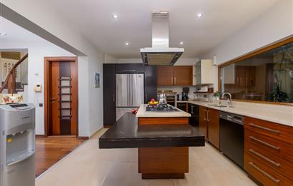 BOĞAZKENT KONAKLARI'NDA DOĞA MANZARALI 6+2 SATILIK VİLLA