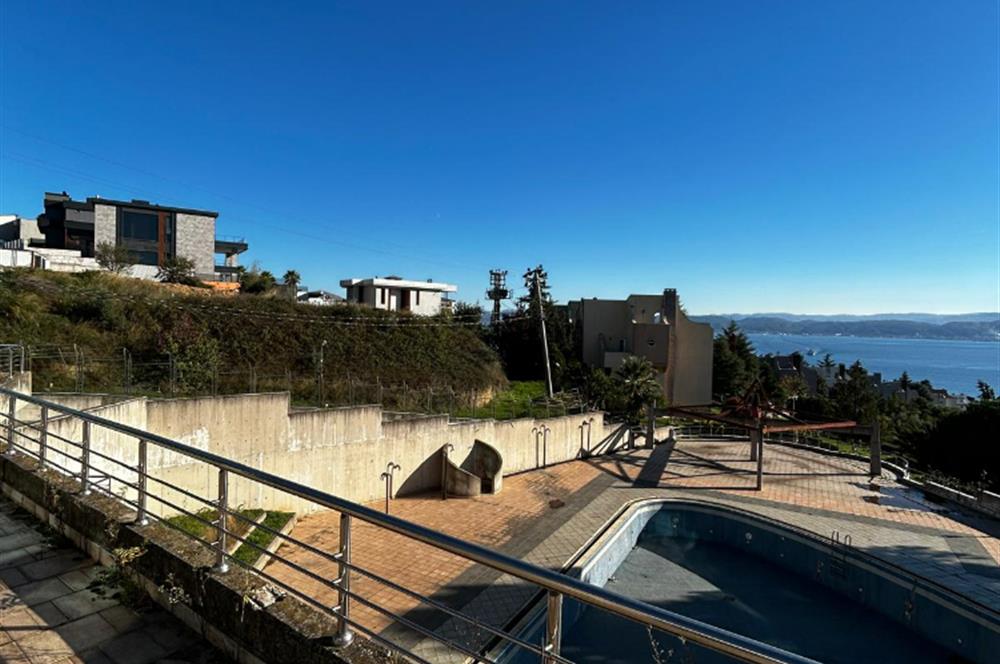 DARICA'DA HARİKA DENİZ MANZARALI,TERASLI,AÇIK YÜZME HAVUZLU BİNA