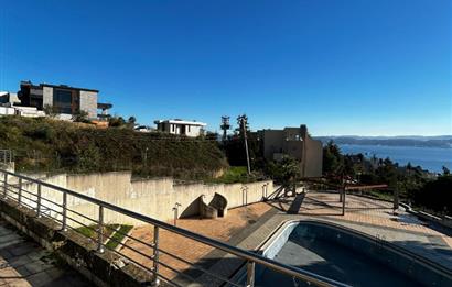 DARICA'DA HARİKA DENİZ MANZARALI,TERASLI,AÇIK YÜZME HAVUZLU BİNA