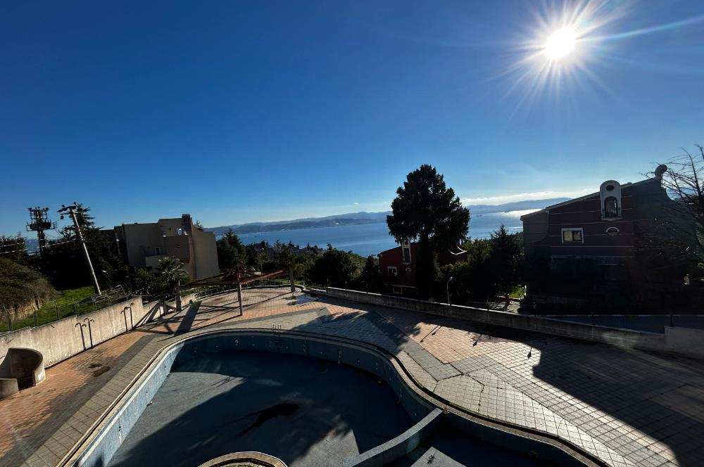 DARICA'DA HARİKA DENİZ MANZARALI,TERASLI,AÇIK YÜZME HAVUZLU BİNA