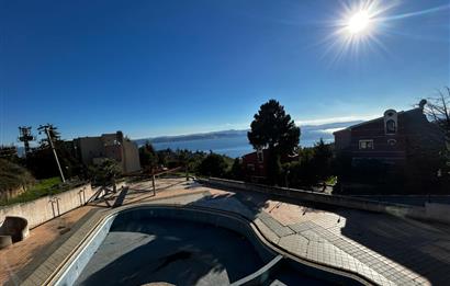 DARICA'DA HARİKA DENİZ MANZARALI,TERASLI,AÇIK YÜZME HAVUZLU BİNA