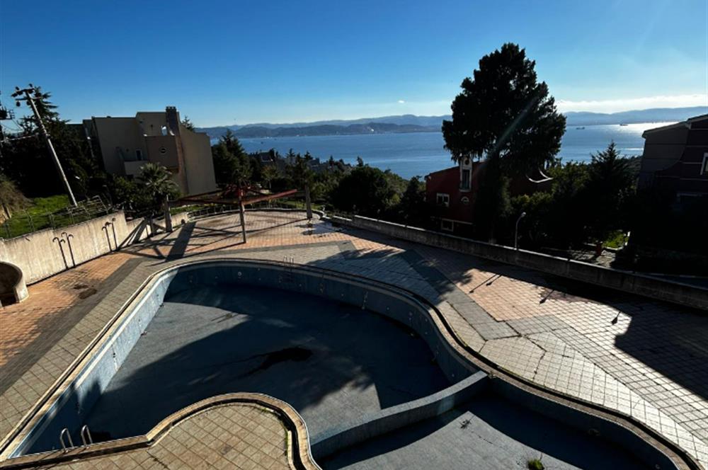 DARICA'DA HARİKA DENİZ MANZARALI,TERASLI,AÇIK YÜZME HAVUZLU BİNA