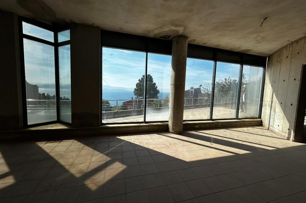 DARICA'DA HARİKA DENİZ MANZARALI,TERASLI,AÇIK YÜZME HAVUZLU BİNA