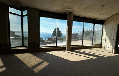 DARICA'DA HARİKA DENİZ MANZARALI,TERASLI,AÇIK YÜZME HAVUZLU BİNA