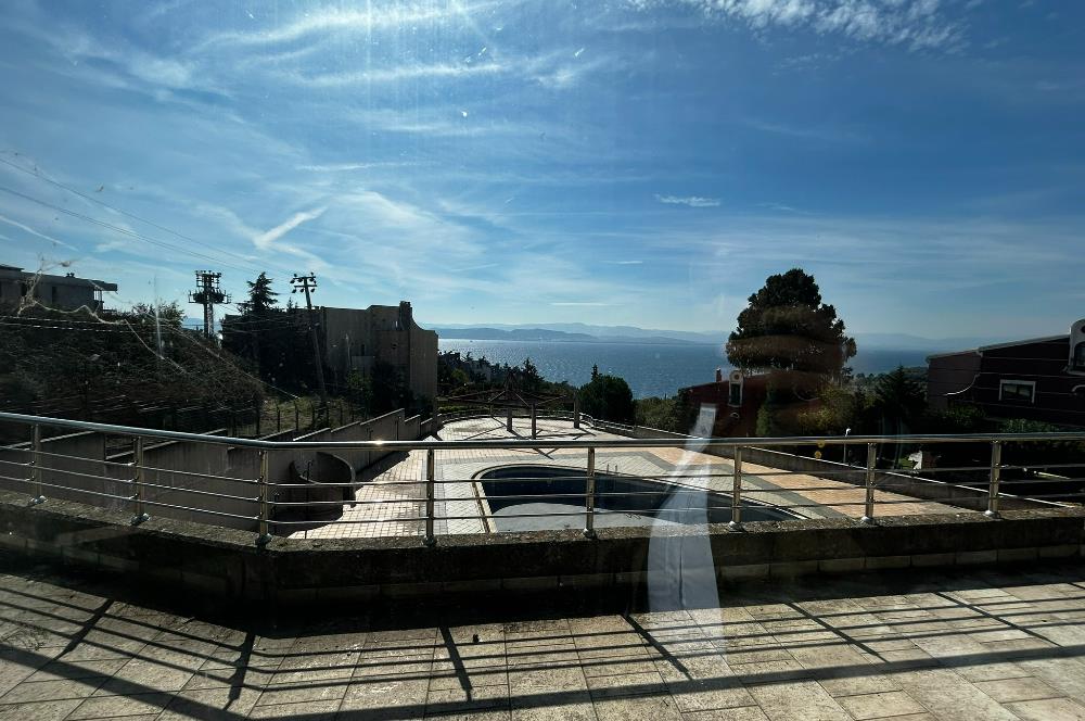 DARICA'DA HARİKA DENİZ MANZARALI,TERASLI,AÇIK YÜZME HAVUZLU BİNA