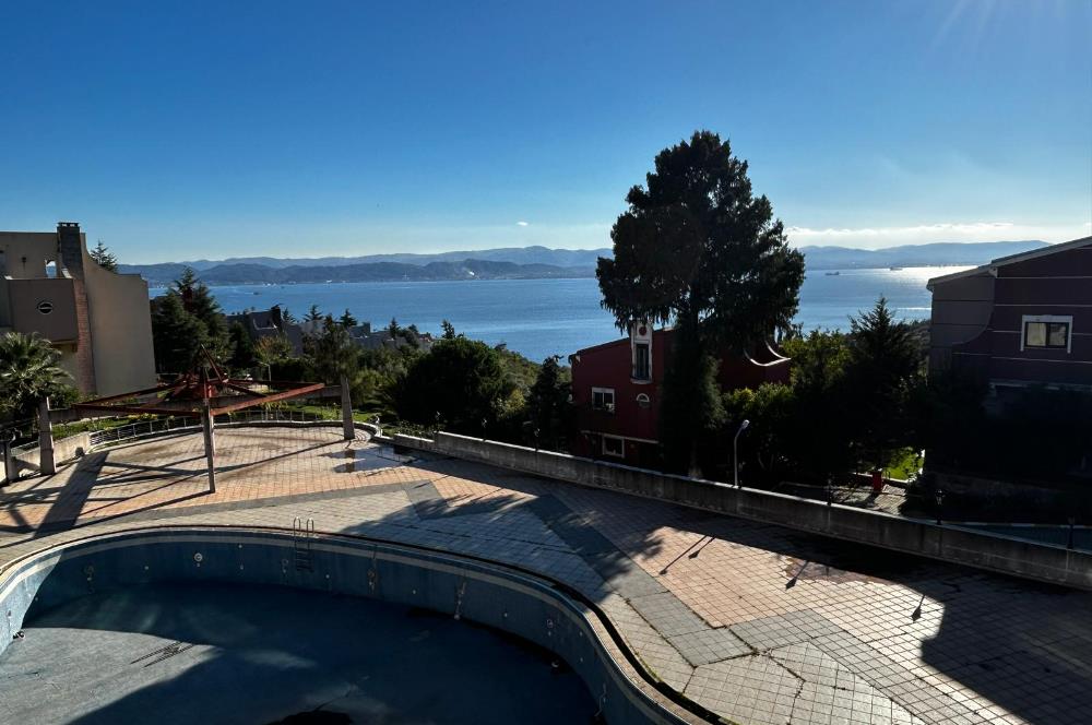 DARICA'DA HARİKA DENİZ MANZARALI,TERASLI,AÇIK YÜZME HAVUZLU BİNA