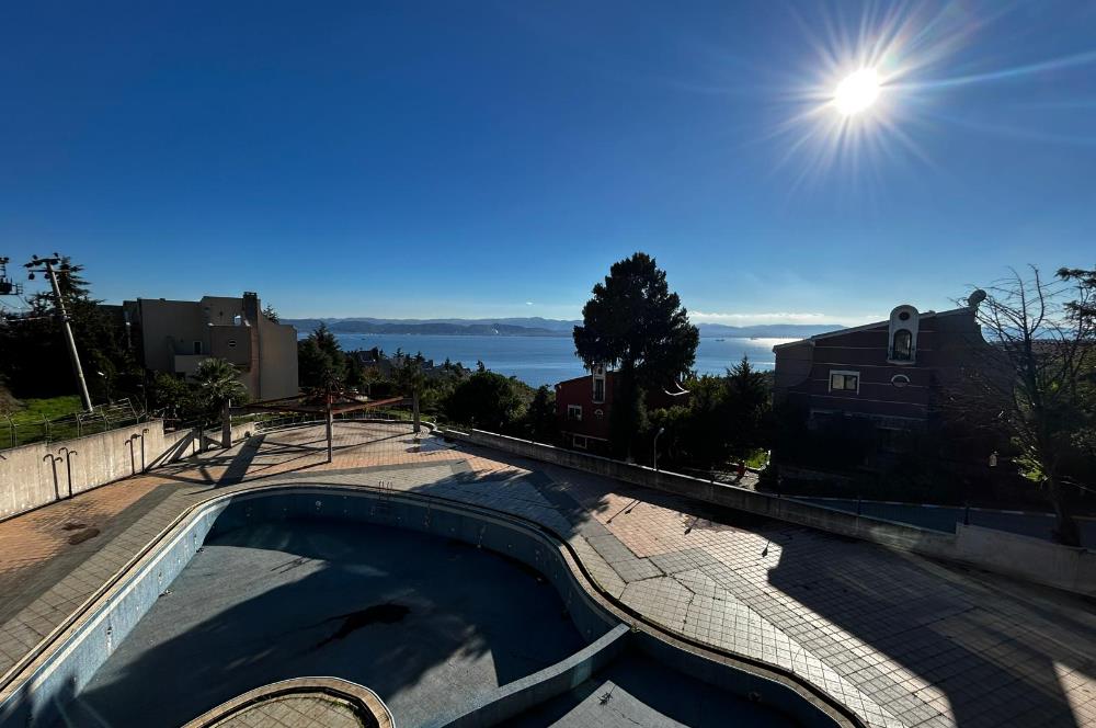 DARICA'DA HARİKA DENİZ MANZARALI,TERASLI,AÇIK YÜZME HAVUZLU BİNA