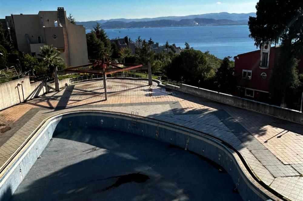 DARICA'DA HARİKA DENİZ MANZARALI,TERASLI,AÇIK YÜZME HAVUZLU BİNA