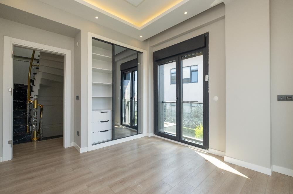 DRAGOS'TA 5+2 VE SPOR SALONLU ÖZEL HAVUZLU BAHÇELİ MÜSTAKİL VİLLA