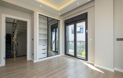 DRAGOS'TA 5+2 VE SPOR SALONLU ÖZEL HAVUZLU BAHÇELİ MÜSTAKİL VİLLA