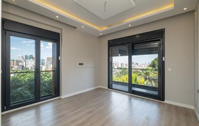 DRAGOS'TA 5+2 VE SPOR SALONLU ÖZEL HAVUZLU BAHÇELİ MÜSTAKİL VİLLA