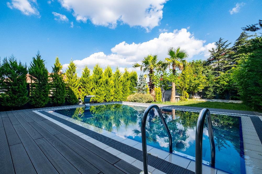 DRAGOS'TA 5+2 VE SPOR SALONLU ÖZEL HAVUZLU BAHÇELİ MÜSTAKİL VİLLA