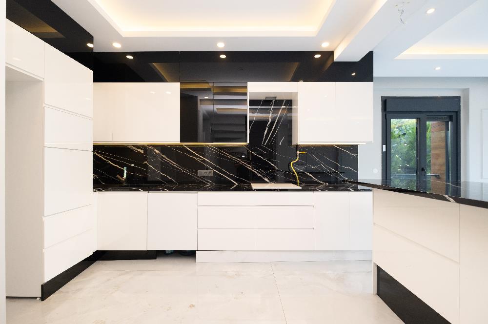 DRAGOS'TA 5+2 VE SPOR SALONLU ÖZEL HAVUZLU BAHÇELİ MÜSTAKİL VİLLA