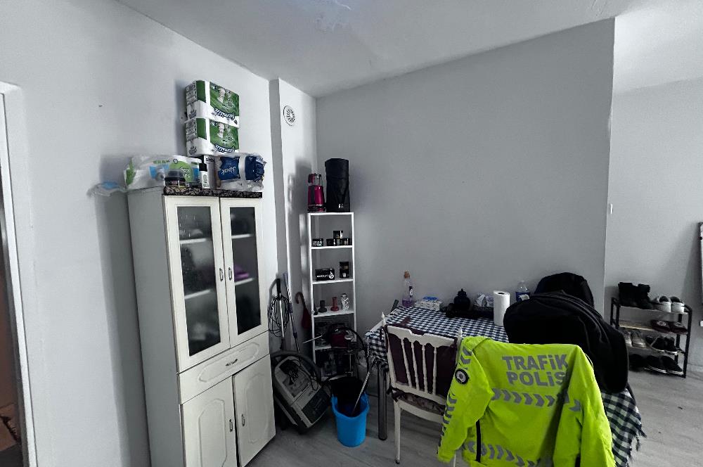 Karşıyaka çarşı da merkezi konumda 2+1 daire 