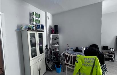 Karşıyaka çarşı da merkezi konumda 2+1 daire 