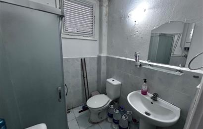 Karşıyaka çarşı da merkezi konumda 2+1 daire 