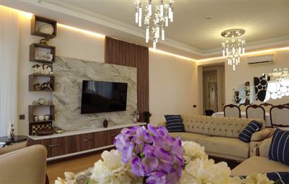 AİLELER İÇİN İDEAL! KUMSALLI, ÇOCUK HAVUZLU SİTE'DE GENİŞ 3.5+1 SATILIK DAİRE