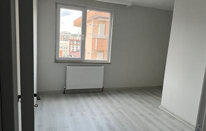 ÇEKMEKÖY TAŞDELEN'DE METROYA 500 METRE SATILIK 2+1 DAİRE