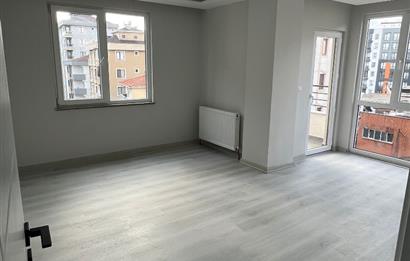ÇEKMEKÖY TAŞDELEN'DE METROYA 500 METRE SATILIK 2+1 DAİRE