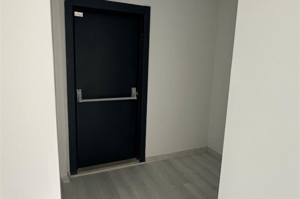 ÇEKMEKÖY TAŞDELEN'DE METROYA 500 METRE SATILIK 2+1 DAİRE