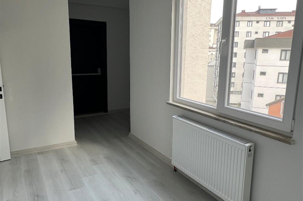 ÇEKMEKÖY TAŞDELEN'DE METROYA 500 METRE SATILIK 2+1 DAİRE