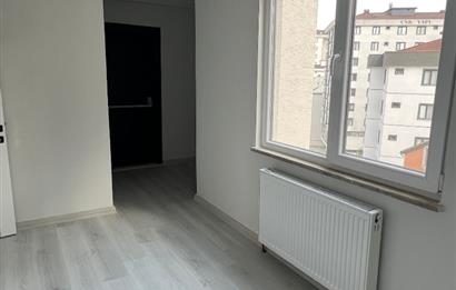 ÇEKMEKÖY TAŞDELEN'DE METROYA 500 METRE SATILIK 2+1 DAİRE