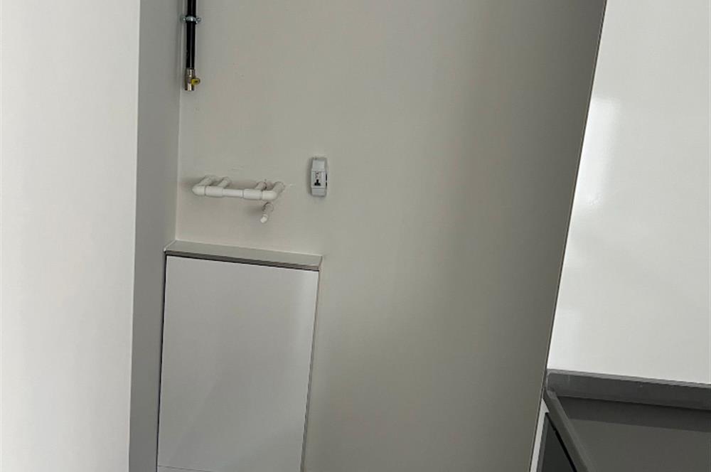 ÇEKMEKÖY TAŞDELEN'DE METROYA 500 METRE SATILIK 2+1 DAİRE