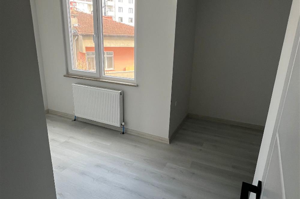 ÇEKMEKÖY TAŞDELEN'DE KAPALI MUTFAKLI SATILIK 2+1 DAİRE