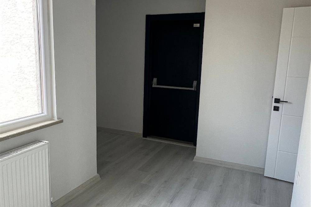 ÇEKMEKÖY TAŞDELEN'DE KAPALI MUTFAKLI SATILIK 2+1 DAİRE