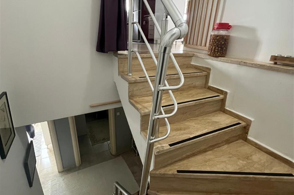 ALTINOLUKTA DENİZ MANZARALI, 200M² BAHÇE KULLANIMLI 4+1 DAİRE