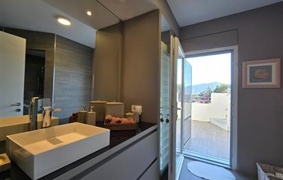 Bodrum Türkbükü Hebilkoy’da Prestijli Olivehill Sitesinde Eşsiz Deniz Manzaralı Satılık Dubleks