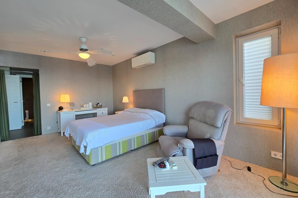 Bodrum Türkbükü Hebilkoy’da Prestijli Olivehill Sitesinde Eşsiz Deniz Manzaralı Satılık Dubleks