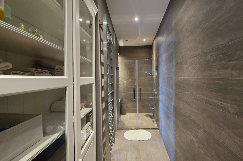 Bodrum Türkbükü Hebilkoy’da Prestijli Olivehill Sitesinde Eşsiz Deniz Manzaralı Satılık Dubleks