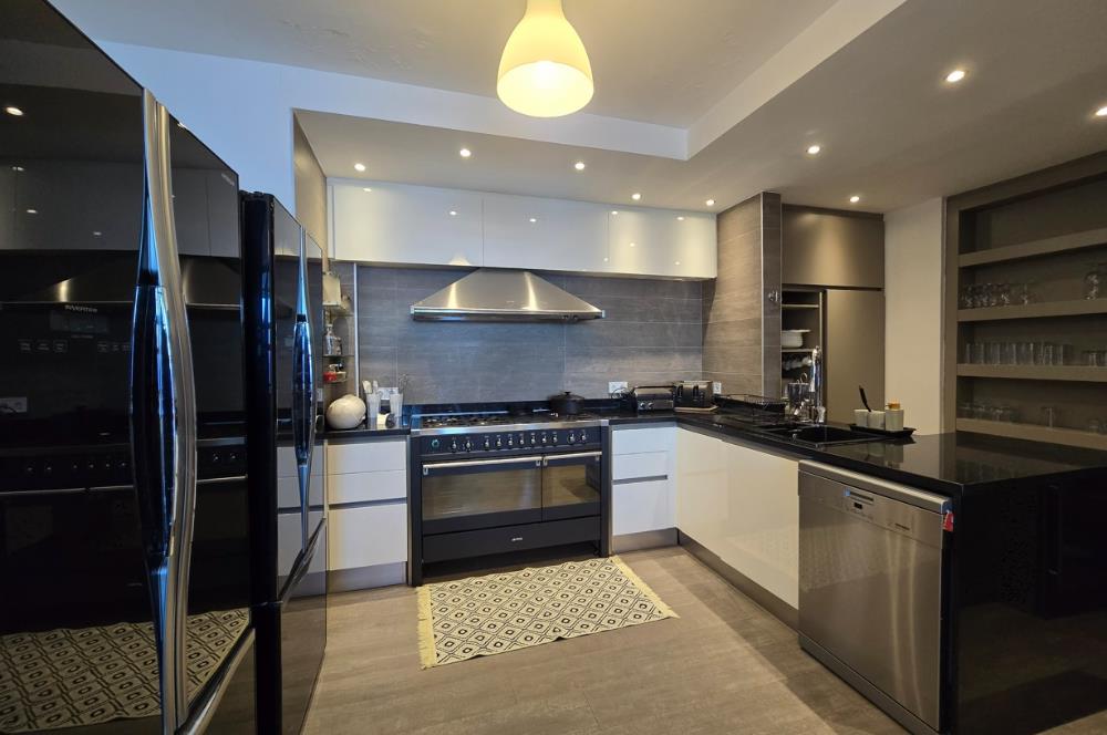 Bodrum Türkbükü Hebilkoy’da Prestijli Olivehill Sitesinde Eşsiz Deniz Manzaralı Satılık Dubleks