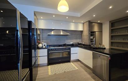 Bodrum Türkbükü Hebilkoy’da Prestijli Olivehill Sitesinde Eşsiz Deniz Manzaralı Satılık Dubleks