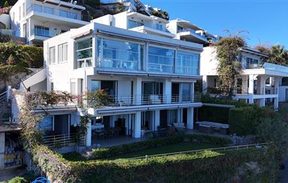 Bodrum Türkbükü Hebilkoy’da Prestijli Olivehill Sitesinde Eşsiz Deniz Manzaralı Satılık Dubleks