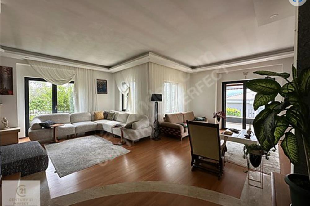 YALOVA KADIKÖY'DE MÜSTAKİL HAVUZLU 8+2 TRİPLEKS VİLLA 3'5 KATLI