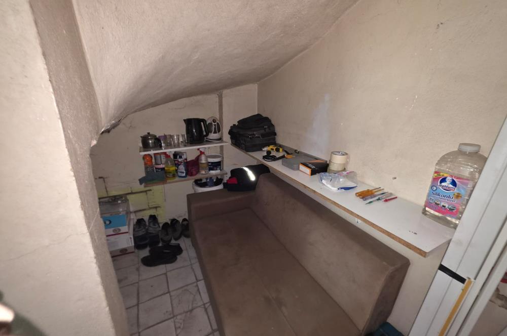 C21 Cius; Gemlik Asım Kocabıyık Camii Karşısı Satılık Dükkan