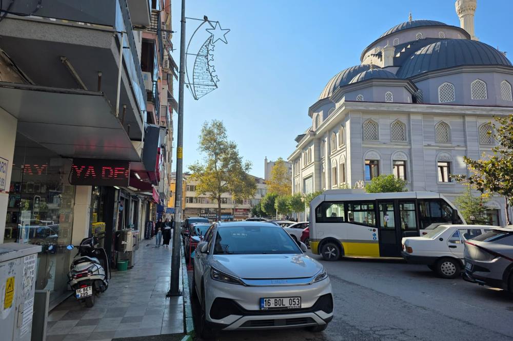 C21 Cius; Gemlik Asım Kocabıyık Camii Karşısı Satılık Dükkan