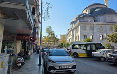C21 Cius; Gemlik Asım Kocabıyık Camii Karşısı Satılık Dükkan