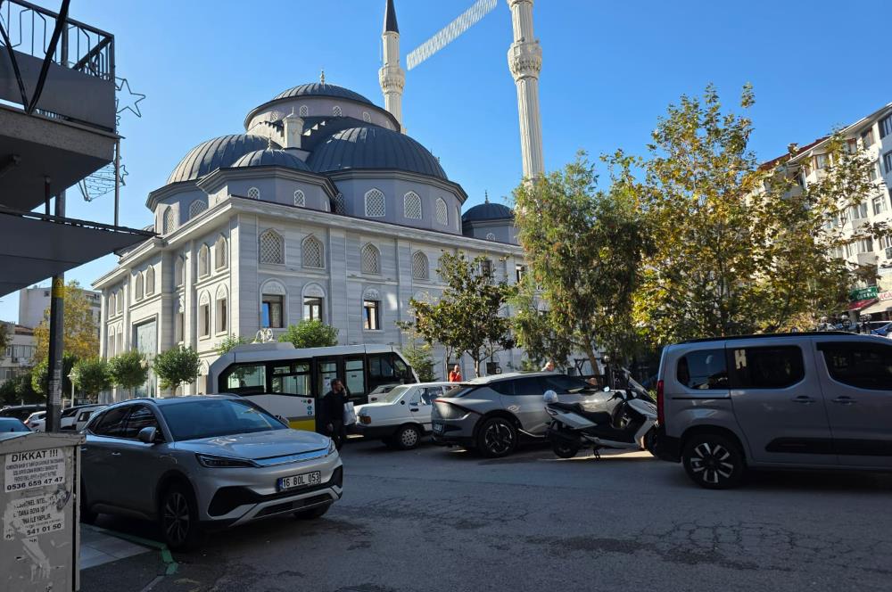 C21 Cius; Gemlik Asım Kocabıyık Camii Karşısı Satılık Dükkan