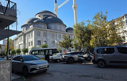C21 Cius; Gemlik Asım Kocabıyık Camii Karşısı Satılık Dükkan