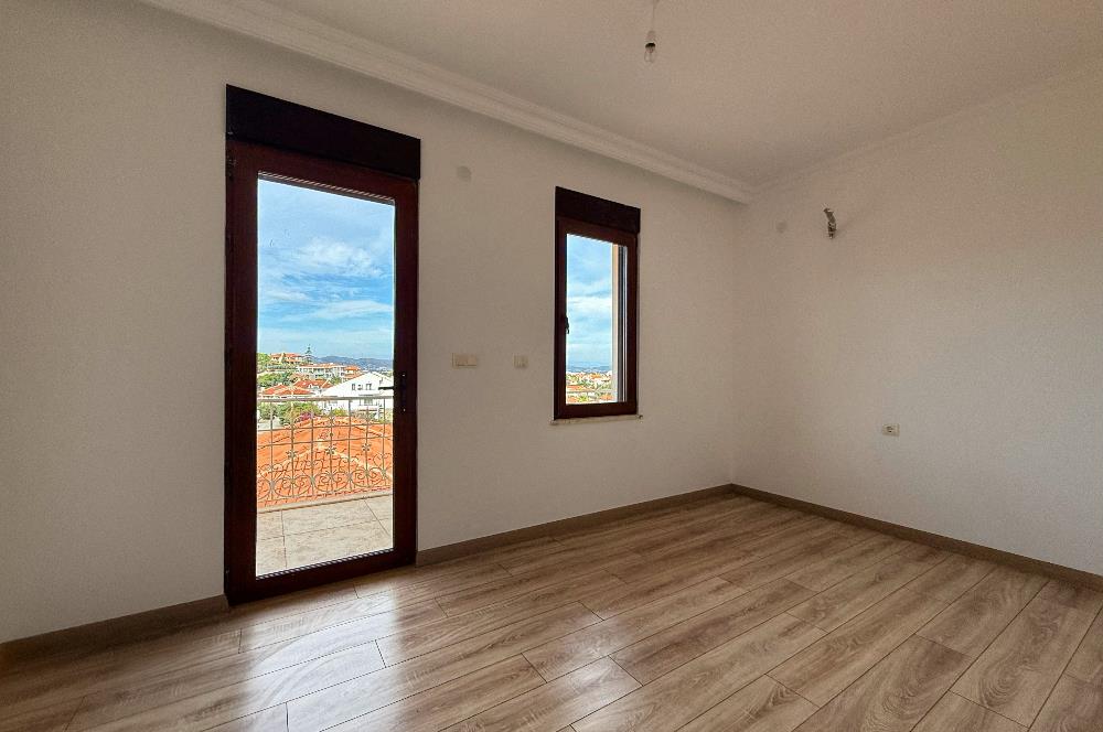                  Datça Merkez'de Önü Kapanmaz Muhteşem Deniz Manzaralı 3 Balkonlu 2+1 Ferah Daire