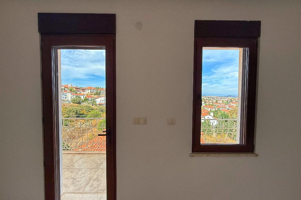                  Datça Merkez'de Önü Kapanmaz Muhteşem Deniz Manzaralı 3 Balkonlu 2+1 Ferah Daire