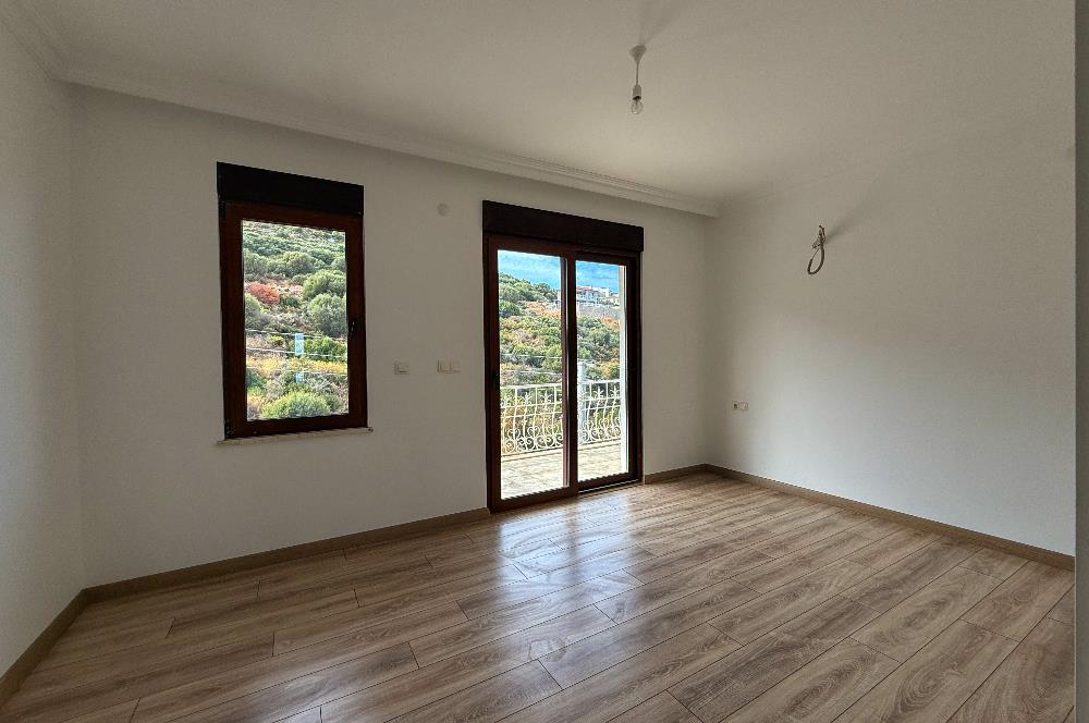                  Datça Merkez'de Önü Kapanmaz Muhteşem Deniz Manzaralı 3 Balkonlu 2+1 Ferah Daire