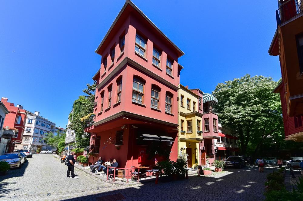 Kuzguncuk Bereketli Sokakta Satılık Müstakil Ev