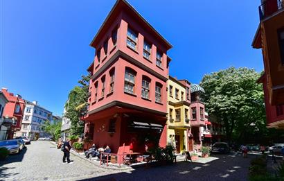 Kuzguncuk Bereketli Sokakta Satılık Müstakil Ev