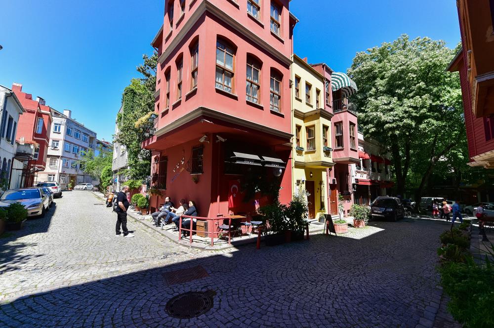 Kuzguncuk Bereketli Sokakta Satılık Müstakil Ev